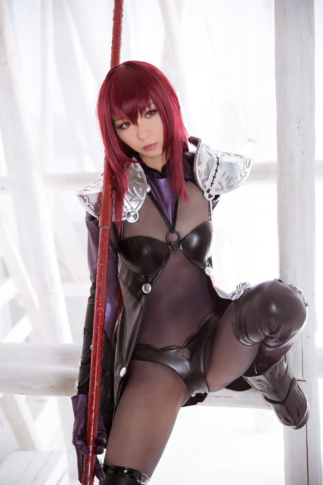 Slim-Supple-Sexy-Scathach-Cosplay-49