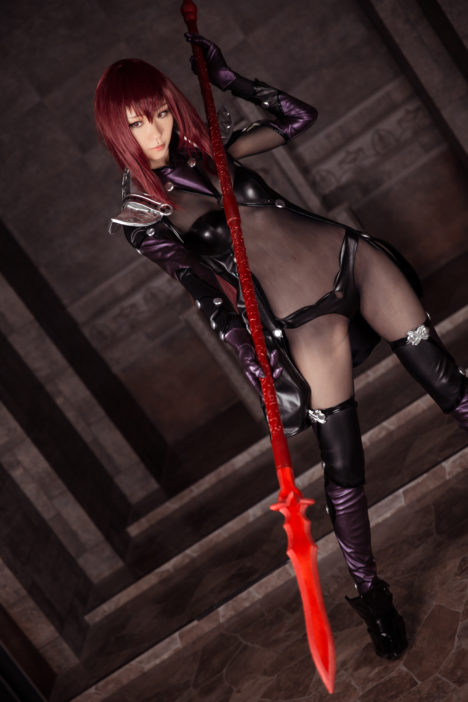 Slim-Supple-Sexy-Scathach-Cosplay-5